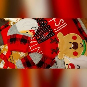 NWT 4 piece set 0-6Months (0-16Lbs)  Santa Clause Plaid Bib with matching Socks